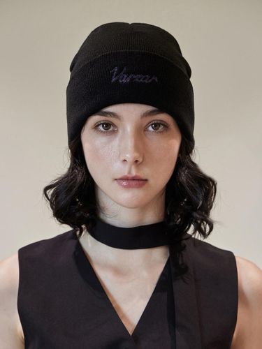 Chain Logo Natural Acrylic Beanie [Black] - VARZAR - Modalova