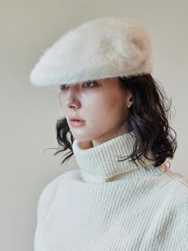 Studded Soft Wool Hunting Cap [Ivory] - VARZAR - Modalova