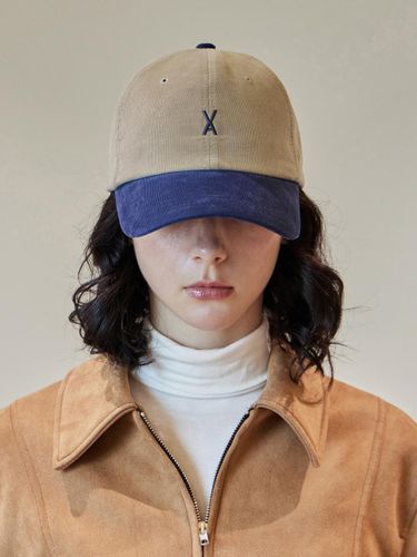 VA Corduroy Two-Tone Baseball Cap [Navy] - VARZAR - Modalova