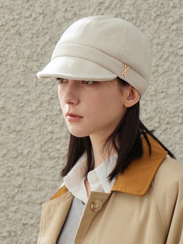 VA Studded Herringbone Slim Newsboy Cap [Beige] - VARZAR - Modalova