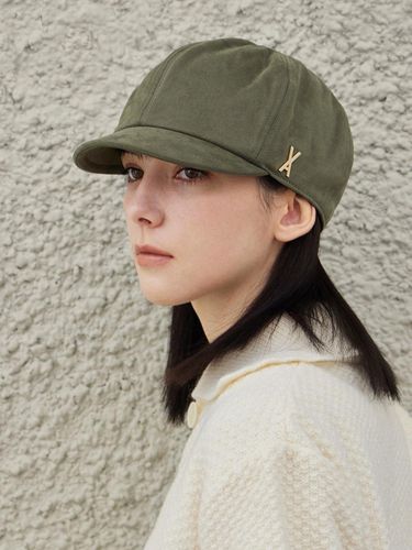 VA Studded Easy Fit Balloon Crown Newsboy Cap [Khaki] - VARZAR - Modalova