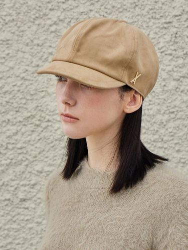 VA Studded Easy Fit Polyester Newsboy Cap [Beige] - VARZAR - Modalova