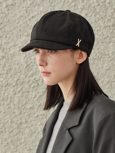 Studded Easy Fit Newsboy Cap [Black] - VARZAR - Modalova