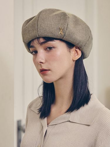 Studded Octagonal Wool Beret [Beige] - VARZAR - Modalova