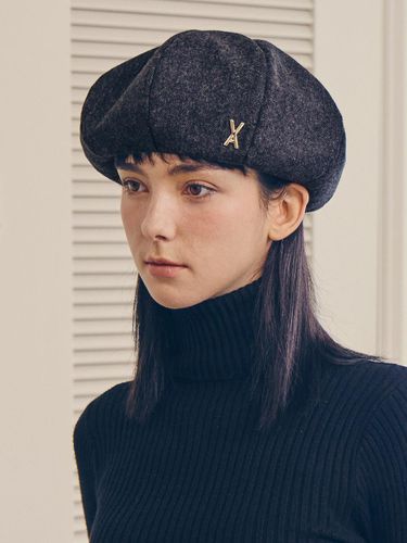 Studded Octagonal Wool Beret [Black] - VARZAR - Modalova