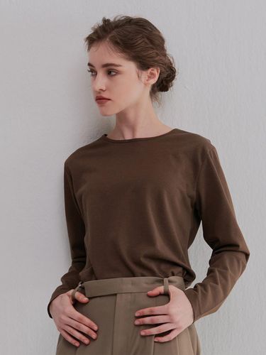 Silket Round Long Sleeve T-shirt [Brown] - camino - Modalova