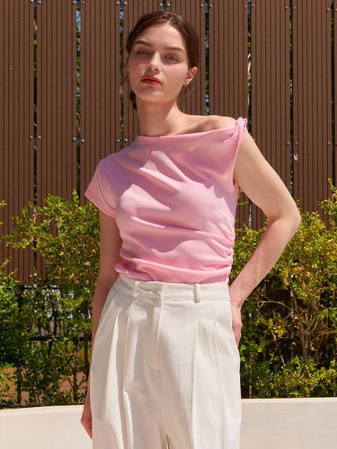 Twist Off Shoulder Semi-elastic T-shirt [Pink] - camino - Modalova