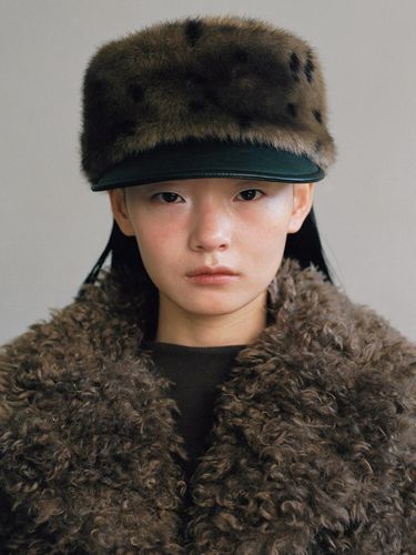 Fur Dot Bellboy Cap [Brown] - AWESOME NEEDS - Modalova