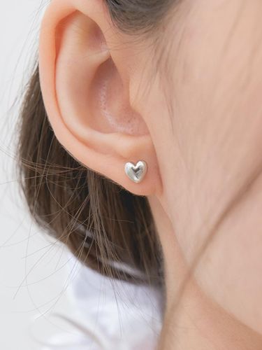 Nordic Minimalist 6mm Heart Earrings (E018_silver) - halden - Modalova