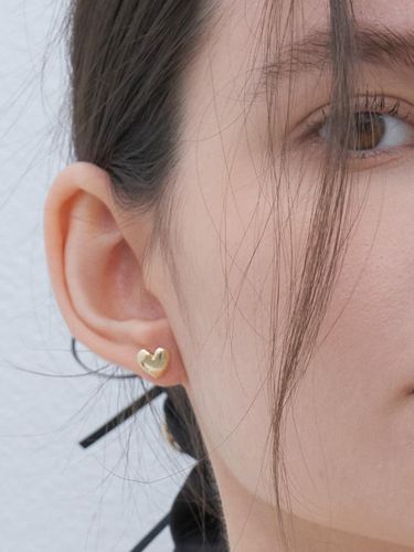 Simple Nordic Heart 8mm Earrings (E019_gold) - halden - Modalova