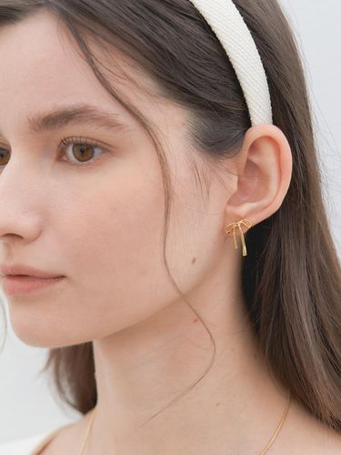 Delicate Nordic Brass Ribbon Pendant Earrings (E025_gold) - halden - Modalova