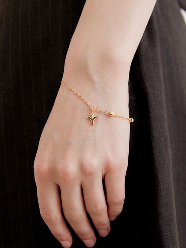 Star Pendant Circle Ball Brass Bracelet (W009_gold) - halden - Modalova