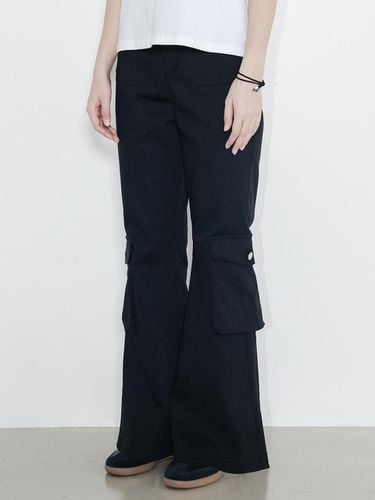 Cotton Spandex Pocket Cargo Boot-Cut Pants [Black] - HIGHSCHOOLDISCO - Modalova