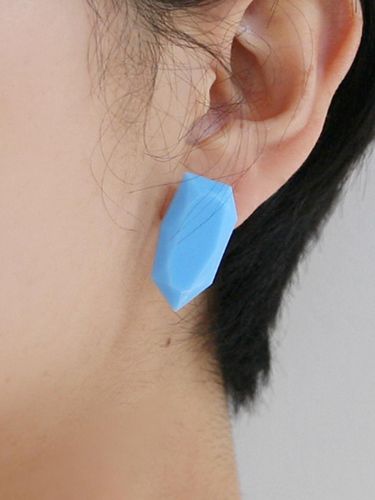 Geometric Lightweight 28mm Polygon Earrings [Aqua] - FANTASTIC PLANET - Modalova