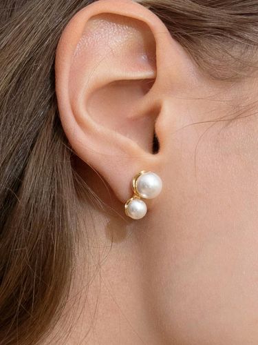 Double Pearl Gold-Plated Drop Earrings - FANTASTIC PLANET - Modalova