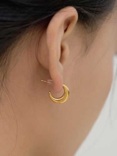 Delicate Stainless Steel Crescent Moon Earrings - FANTASTIC PLANET - Modalova