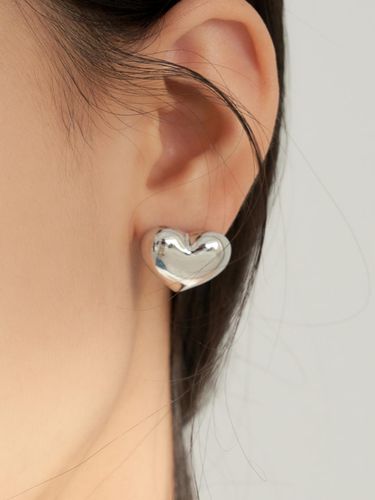 Bold Voluminous Heart Titanium Earrings - FANTASTIC PLANET - Modalova