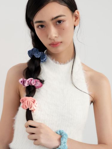 Mini Velvet Dainty Hair Scrunchie - FANTASTIC PLANET - Modalova