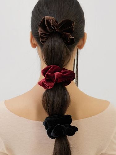 Velvet Premium Wide Hair Scrunchie - FANTASTIC PLANET - Modalova