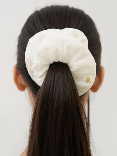 Padded Voluminous Gold Accent Scrunchie - FANTASTIC PLANET - Modalova