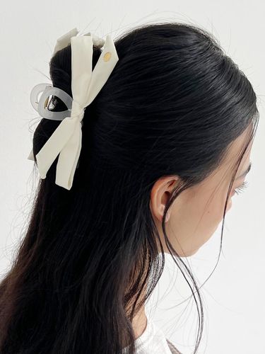 Satin Ribbon Handcrafted Hair Clip - FANTASTIC PLANET - Modalova