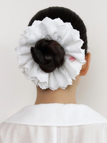 Double Layer Cotton Lace Scrunchie [Beige] - FANTASTIC PLANET - Modalova