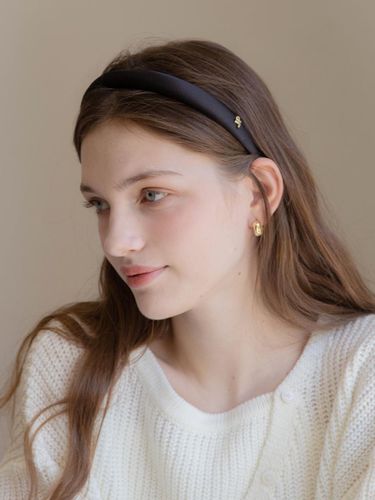 Satin Gold Logo 2cm Width Headband (JP-22-142HB) - Jean Paul Clarisse - Modalova