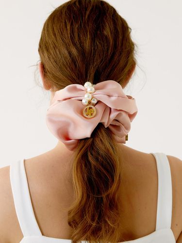 Silky Satin Pearl Scrunchie (JP-23-356S) - Jean Paul Clarisse - Modalova