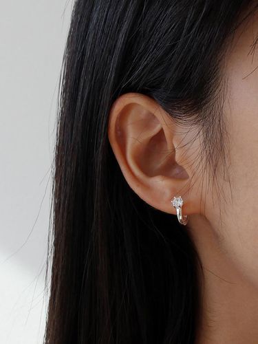 Crown Cubic One-touch Earrings - NORMALLEE - Modalova