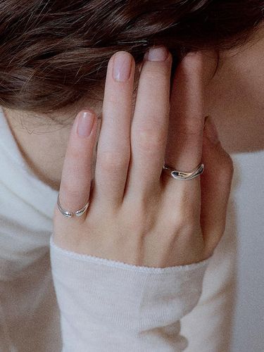 Sterling Silver Pearl Dot Ring - NORMALLEE - Modalova