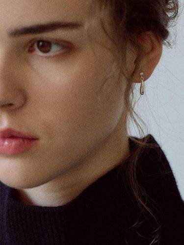 Minimalist Delicate Ice Earrings - NORMALLEE - Modalova