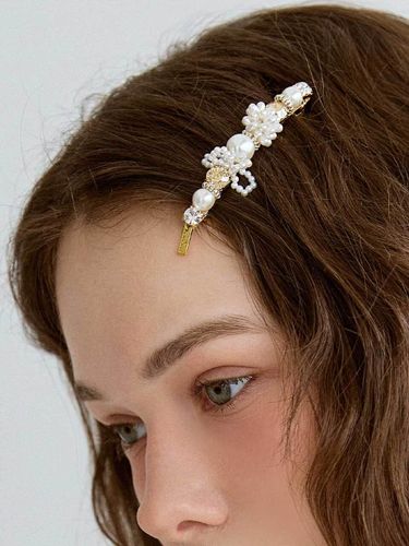 Pearl Floral Butterfly Mini Hair Pin (JC035AC) - Jean Paul Clarisse - Modalova