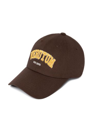 Volume Arch Logo Cotton 6-Panel Cap [BROWN] (HW-BC189) - VERUTUM - Modalova