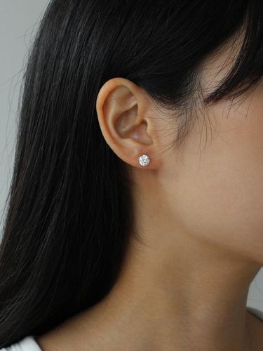 K Basic 6mm Cubic One-Touch Earrings - NORMALLEE - Modalova