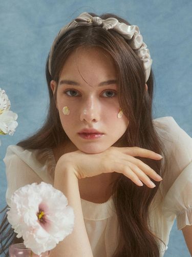 Peony Silk-like Unbalanced Ribbon Hairband (JP-24-417HB) - Jean Paul Clarisse - Modalova