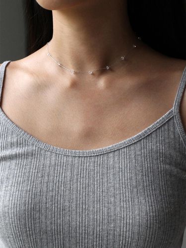 Delicate Silver Chain Glass Necklace [Beige Gold] - NORMALLEE - Modalova