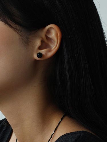 Sterling Basic One-Touch Onyx Earrings - NORMALLEE - Modalova