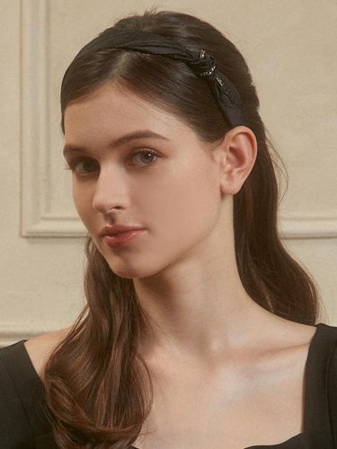 Pleated Crystal Glossy Headband (JP-24-458HB) - Jean Paul Clarisse - Modalova