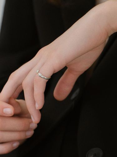 Sterling Silver Delicate Dot Ring - NORMALLEE - Modalova