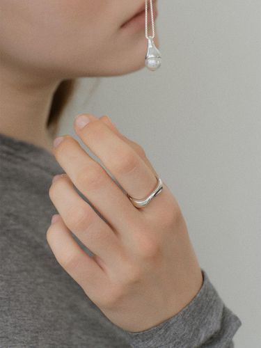 Sterling Silver Wavy Ring - NORMALLEE - Modalova