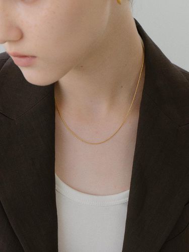 Delicate Slender Glitter Line Necklace [Beige Gold] - NORMALLEE - Modalova