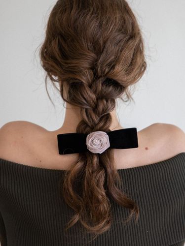 Handcrafted Velvet Rose Ribbon Hairpin [/Grey] - MERRYMOTIVE - Modalova