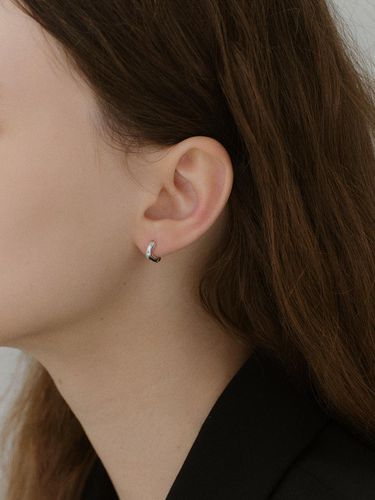 Sterling Wavy One-touch Earrings [] - NORMALLEE - Modalova