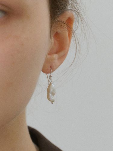 Freshwater Pearl Hook Earrings - NORMALLEE - Modalova