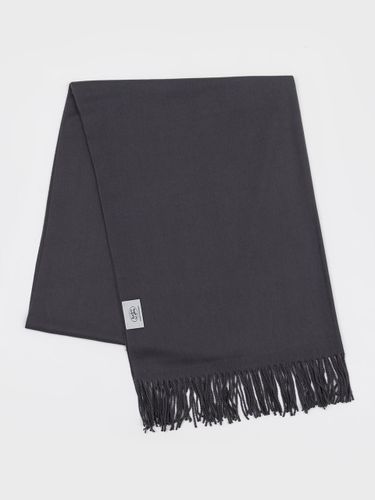 Skin-friendly Lightweight Plain Muffler [CHARCOAL] - RECLOW - Modalova