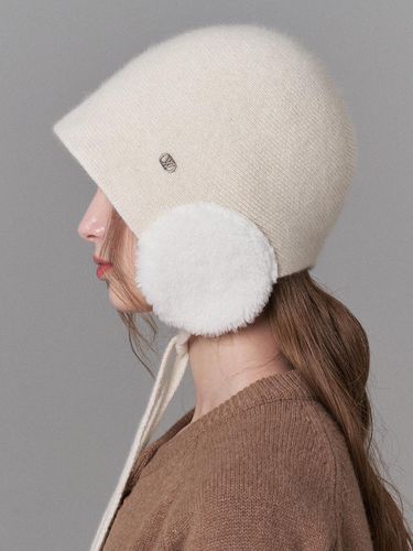 Fur Wool Knit Ear Bonnet Hat - WHITE SANDS - Modalova