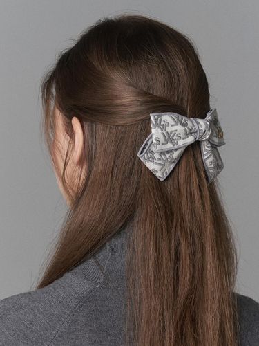 Deconstructed Logo Jacquard Ribbon Hair Pin [Grey/Blue/Black] - WHITE SANDS - Modalova