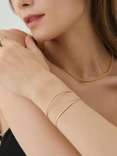 K Essential Silky Double-Layered Embossed Chain Bracelet - MAYBETOI - Modalova