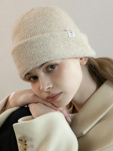 Soft Wooly Double-Sided Stretchy Beanie (HT8168) - TATIANA - Modalova