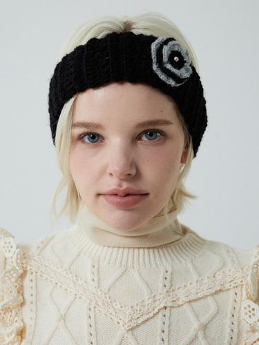 Wool Handcrafted Pearl Accent Hairband - MERRYMOTIVE - Modalova